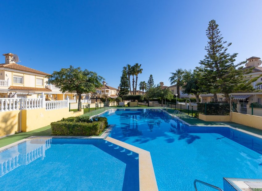 Herverkoop - Geschakelde Villa -
La Mata - Playa