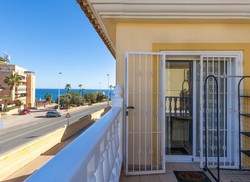 Herverkoop - Geschakelde Villa -
La Mata - Playa