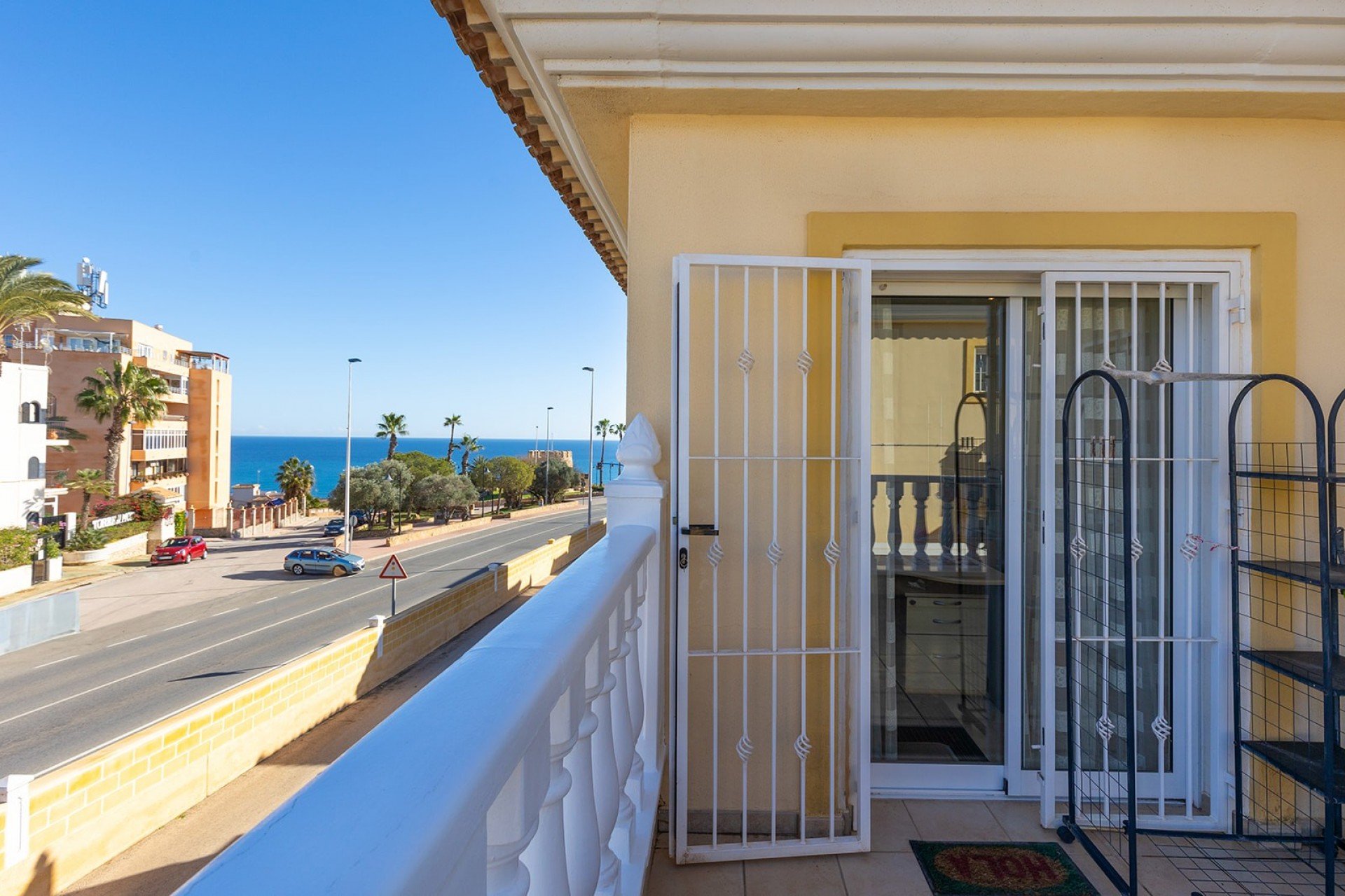 Herverkoop - Geschakelde Villa -
La Mata - Playa