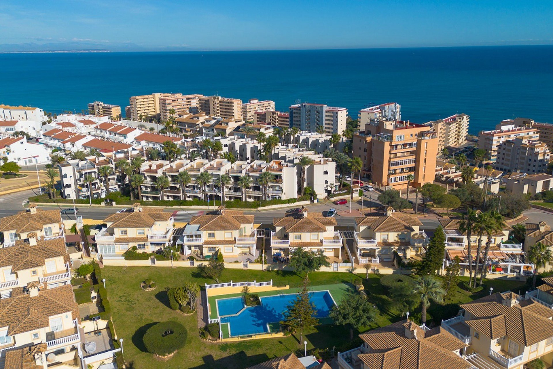 Herverkoop - Geschakelde Villa -
La Mata - Playa