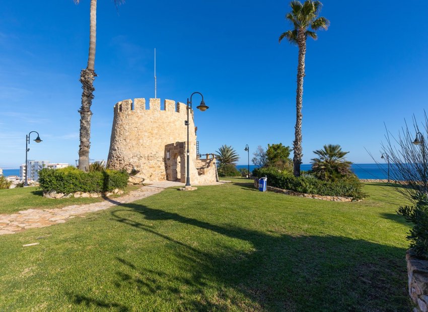 Herverkoop - Geschakelde Villa -
La Mata - Playa