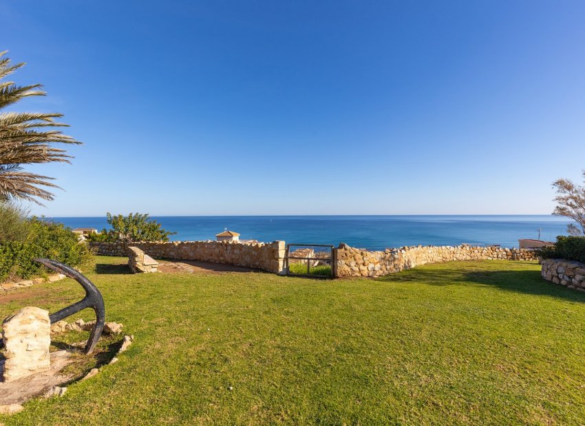 Herverkoop - Geschakelde Villa -
La Mata - Playa