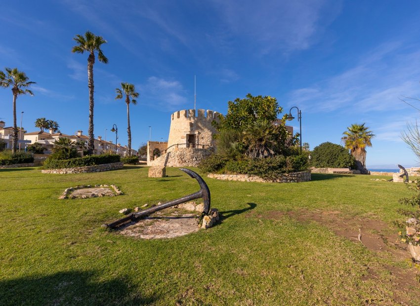 Herverkoop - Geschakelde Villa -
La Mata - Playa