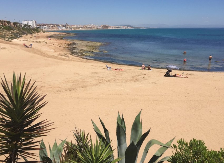 Herverkoop - Geschakelde Villa -
La Mata - Playa