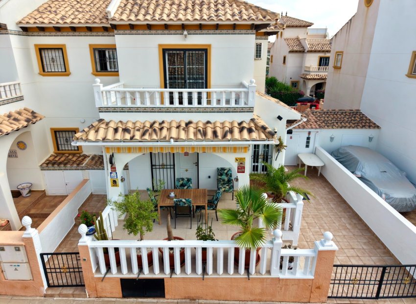 Herverkoop - Geschakelde Villa -
Lomas de Cabo Roig - Orihuela Costa