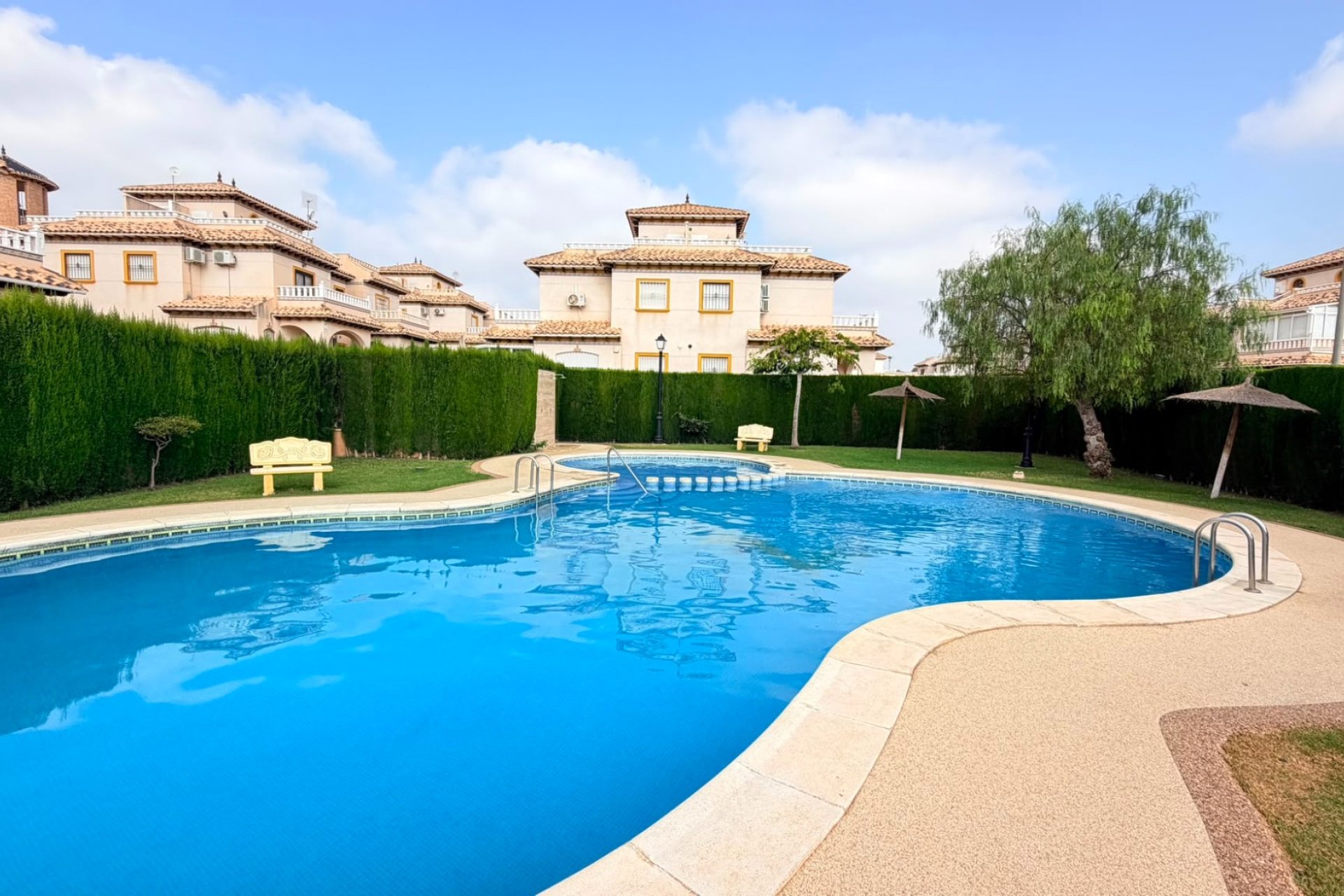 Herverkoop - Geschakelde Villa -
Lomas de Cabo Roig - Orihuela Costa