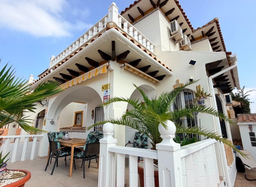 Herverkoop - Geschakelde Villa -
Lomas de Cabo Roig - Orihuela Costa