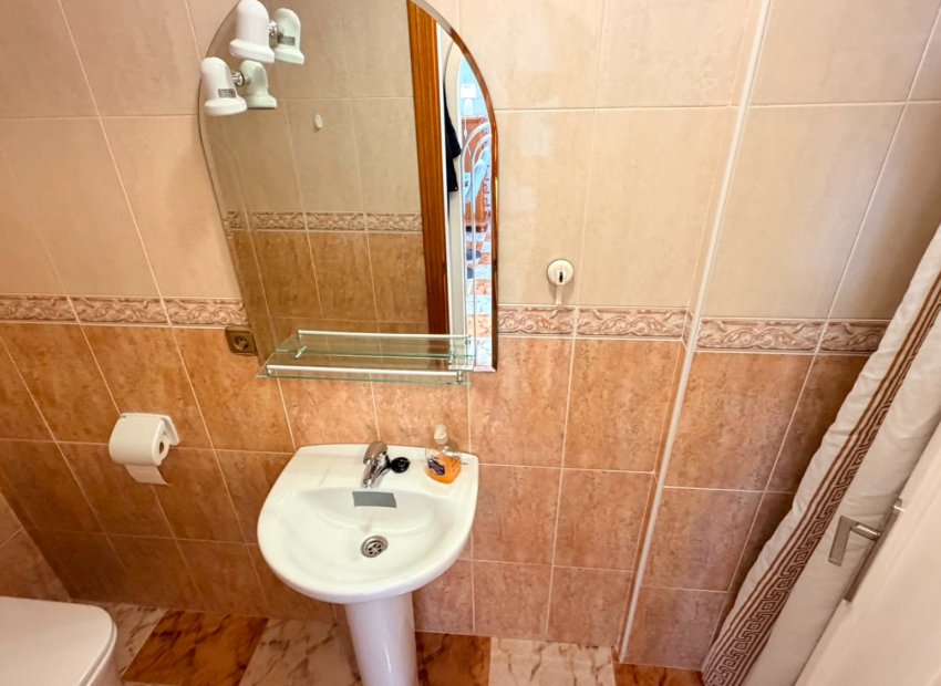 Herverkoop - Geschakelde Villa -
Lomas de Cabo Roig - Orihuela Costa