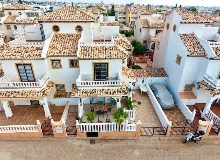 Herverkoop - Geschakelde Villa -
Lomas de Cabo Roig - Orihuela Costa