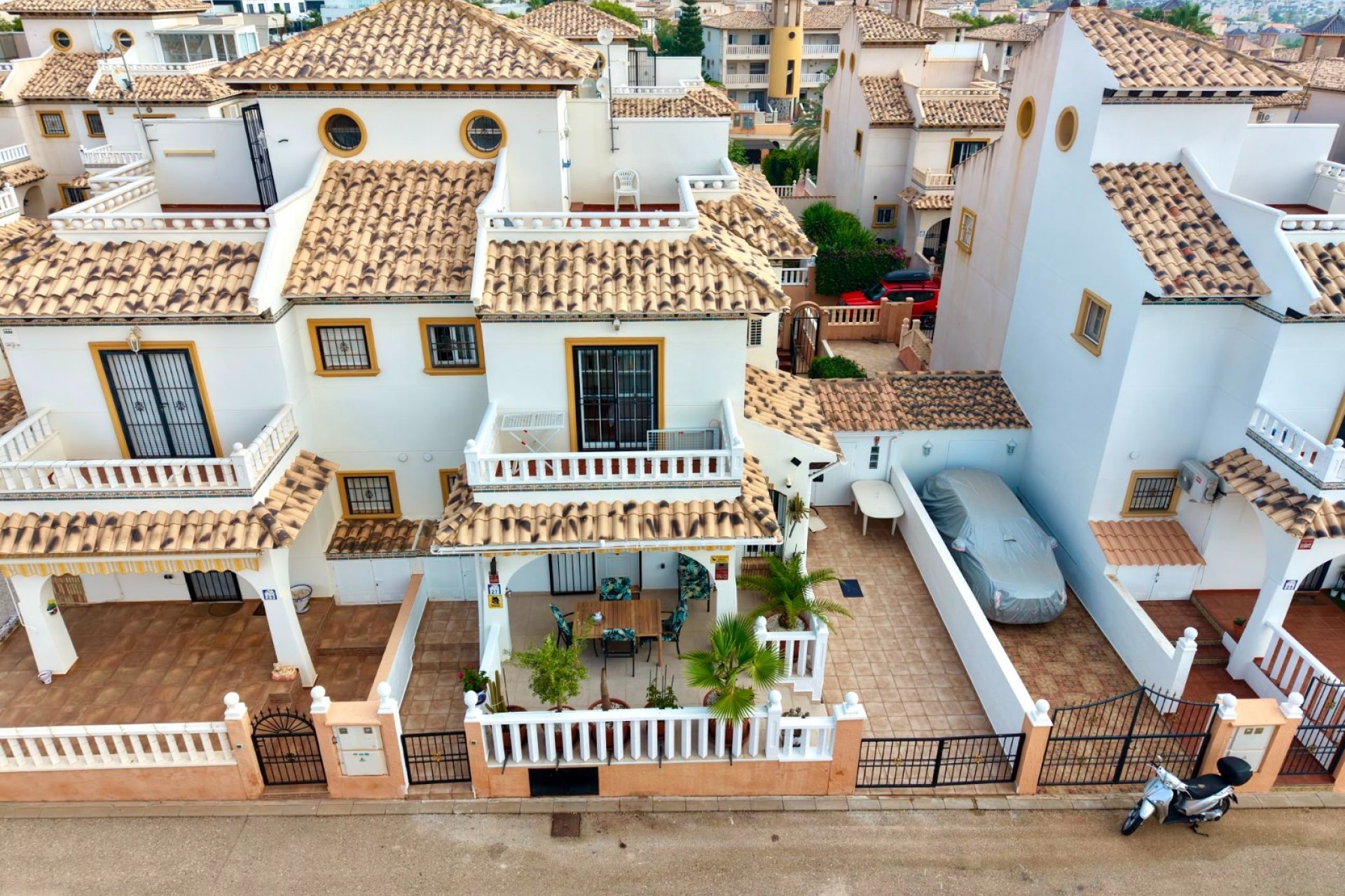 Herverkoop - Geschakelde Villa -
Lomas de Cabo Roig - Orihuela Costa