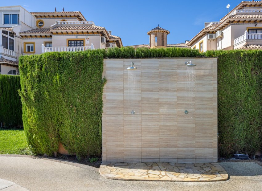 Herverkoop - Geschakelde Villa -
Lomas de Cabo Roig - Orihuela Costa