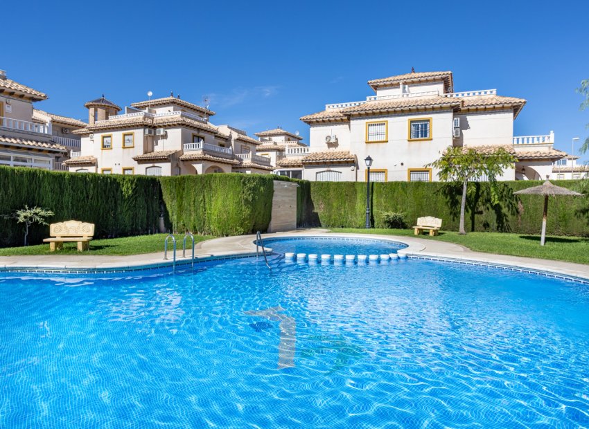 Herverkoop - Geschakelde Villa -
Lomas de Cabo Roig - Orihuela Costa