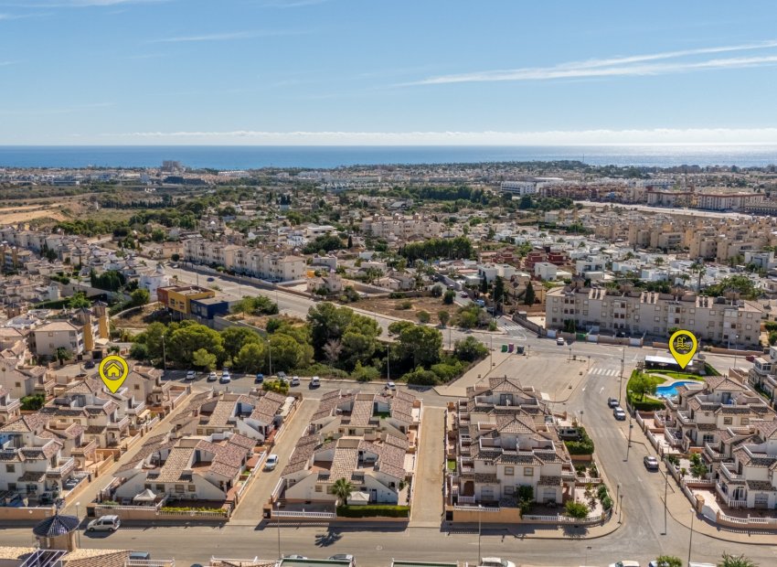 Herverkoop - Geschakelde Villa -
Lomas de Cabo Roig - Orihuela Costa