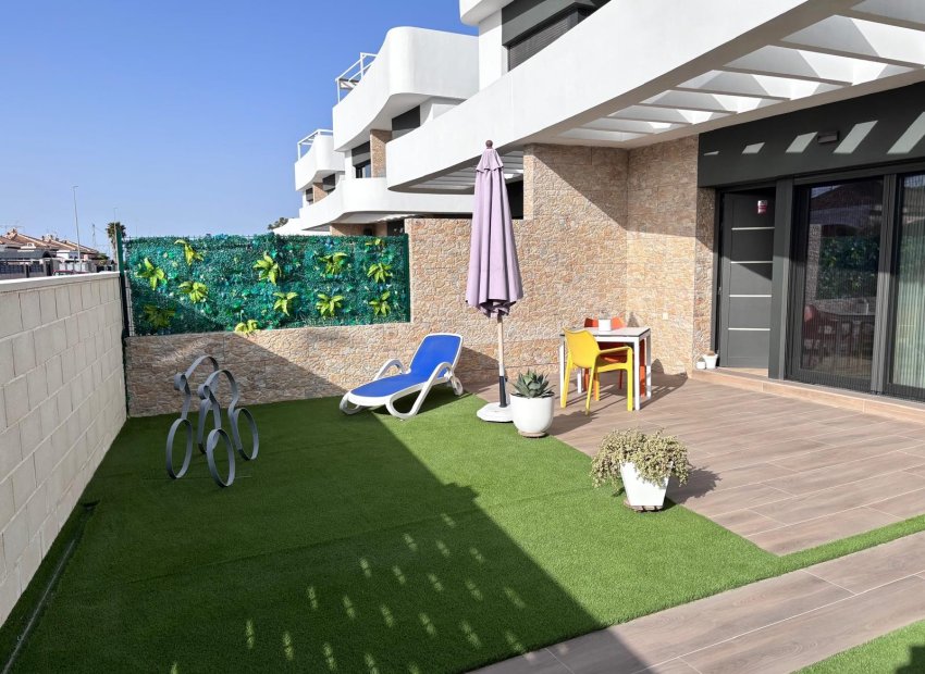 Herverkoop - Geschakelde Villa -
Los Montesinos - La Herada