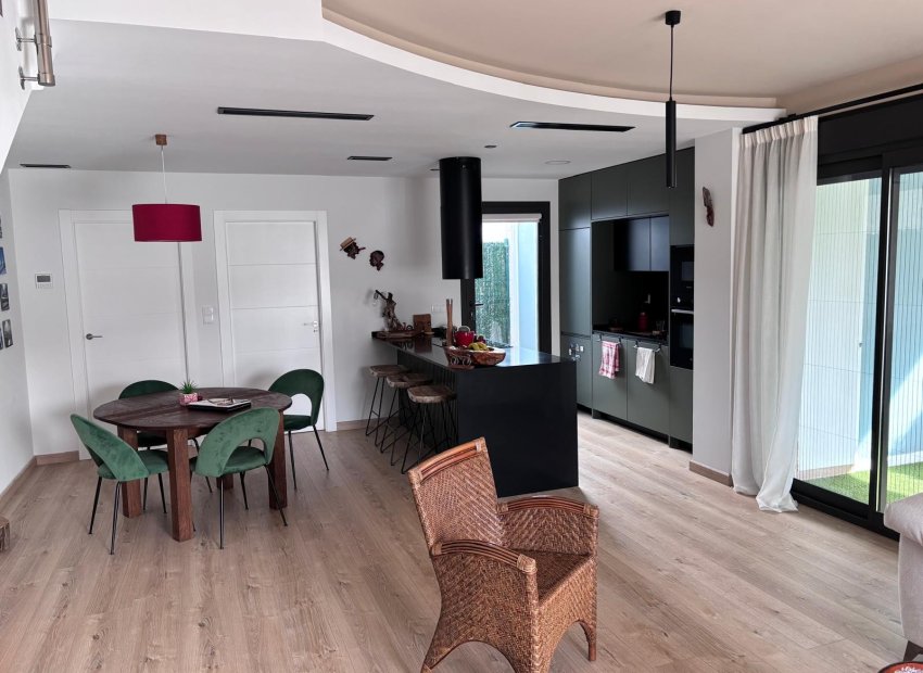 Herverkoop - Geschakelde Villa -
Los Montesinos - La Herada