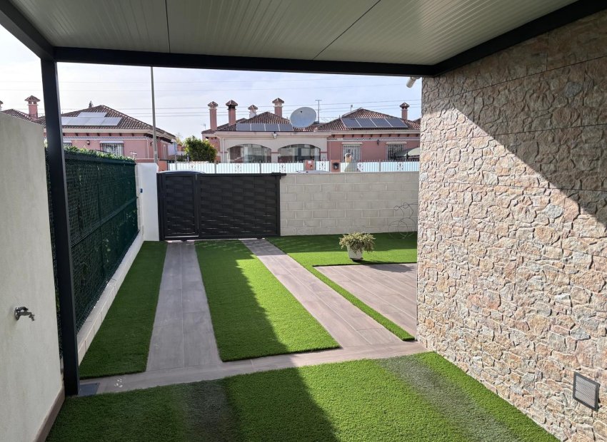 Herverkoop - Geschakelde Villa -
Los Montesinos - La Herada