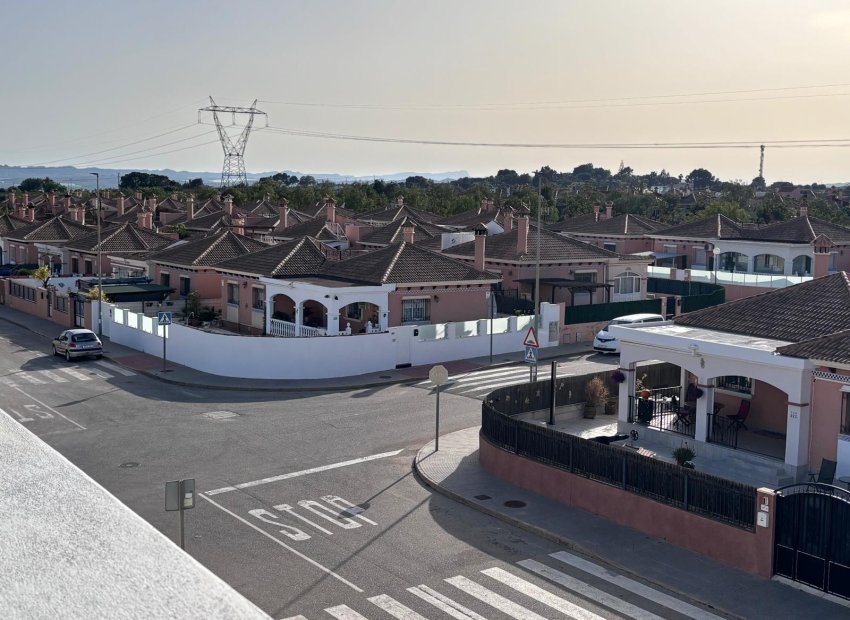 Herverkoop - Geschakelde Villa -
Los Montesinos - La Herada