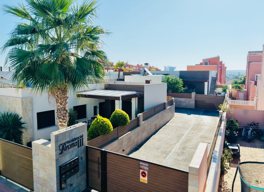 Herverkoop - Geschakelde Villa -
Los Montesinos - La Herada