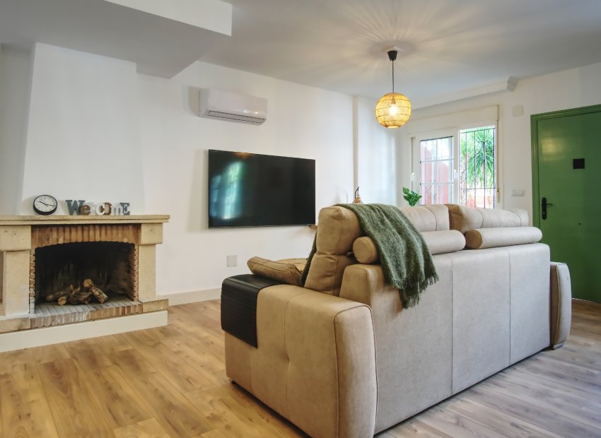 Herverkoop - Geschakelde Villa -
Orihuela Costa - Costa Blanca South