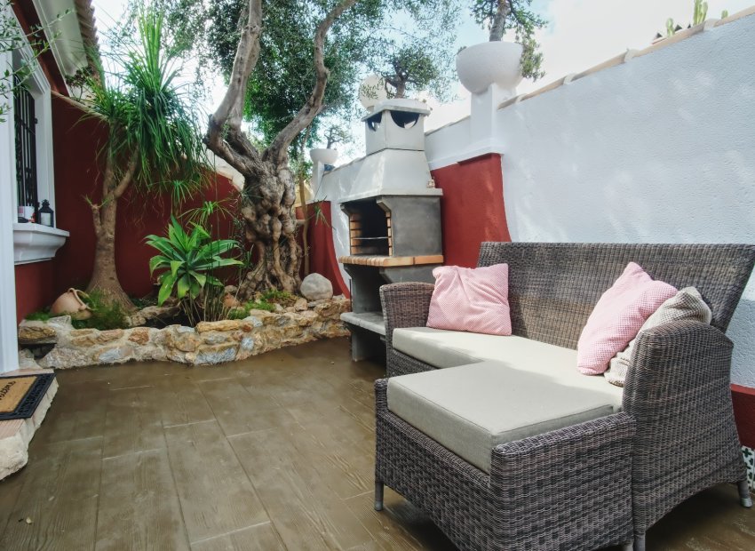 Herverkoop - Geschakelde Villa -
Orihuela Costa - Costa Blanca South