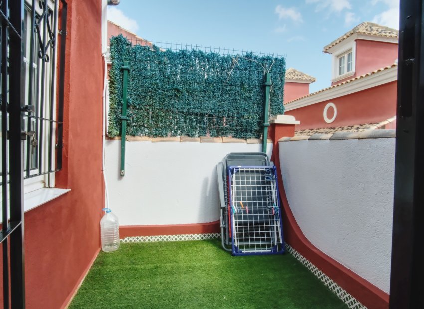 Herverkoop - Geschakelde Villa -
Orihuela Costa - Costa Blanca South