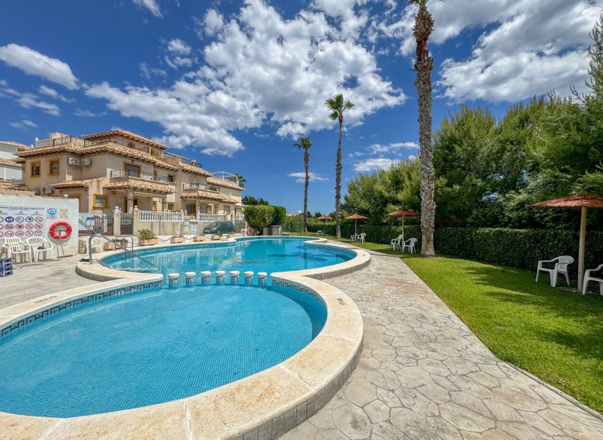Herverkoop - Geschakelde Villa -
Orihuela Costa - La Zenia
