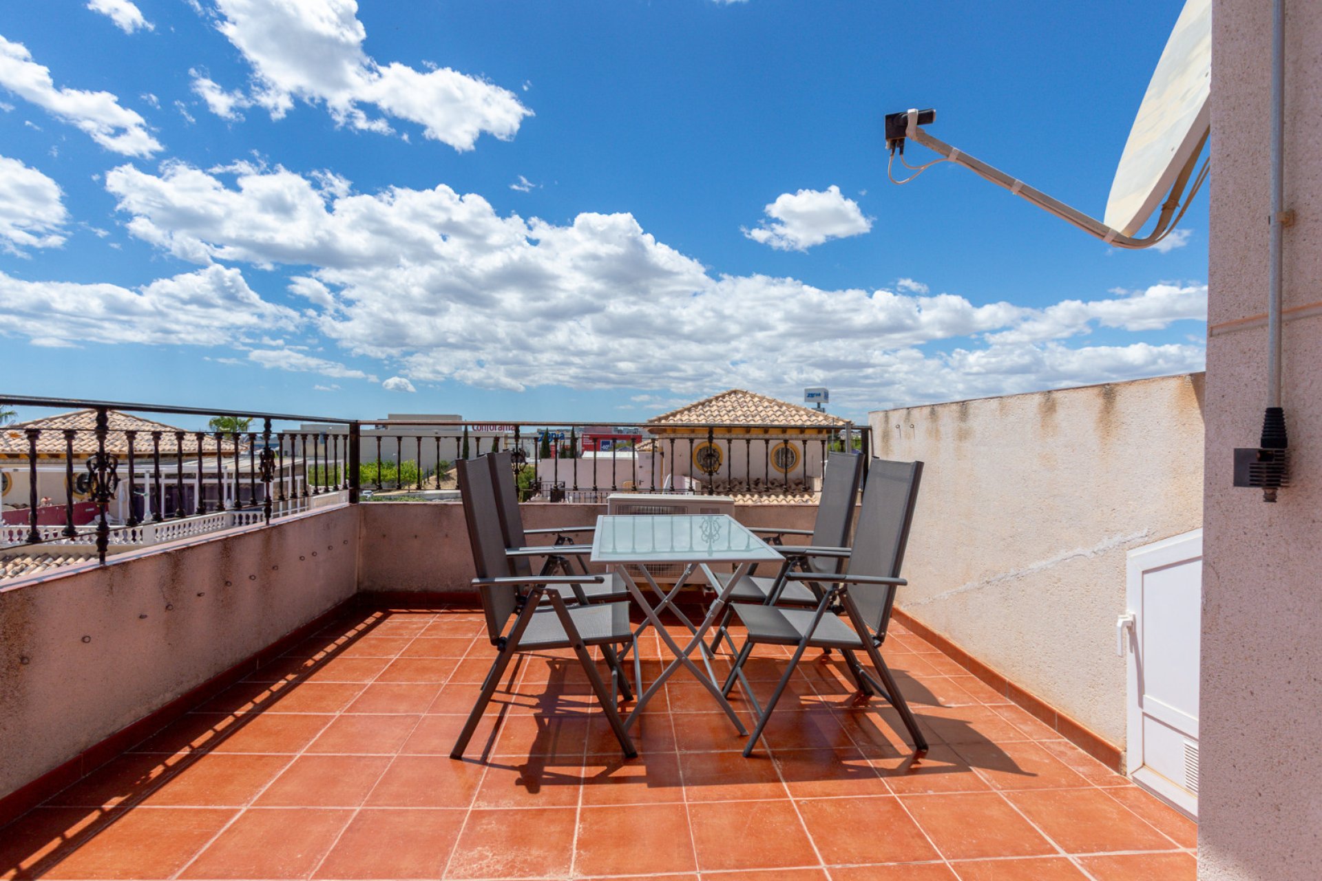 Herverkoop - Geschakelde Villa -
Orihuela Costa - La Zenia