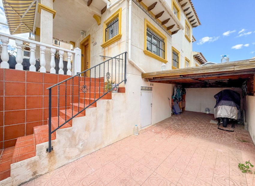 Herverkoop - Geschakelde Villa -
Orihuela Costa - La Zenia
