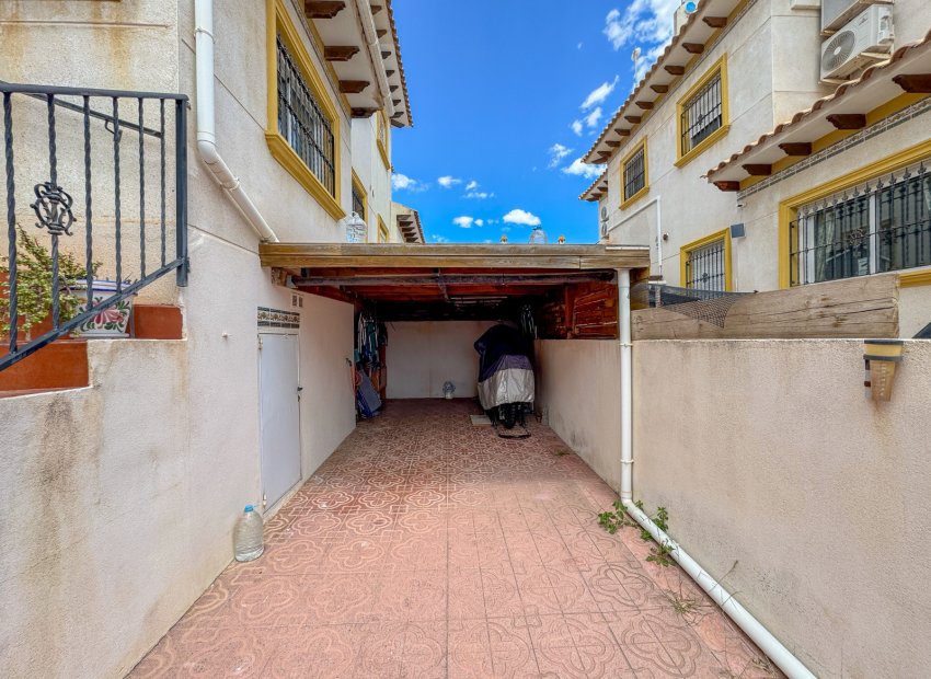 Herverkoop - Geschakelde Villa -
Orihuela Costa - La Zenia