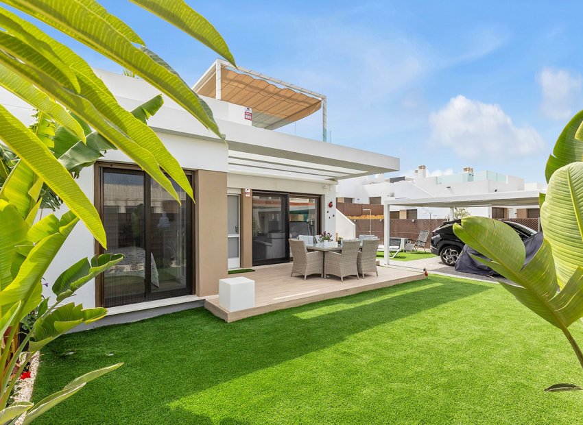 Herverkoop - Geschakelde Villa -
Orihuela Costa - Vistabella Golf