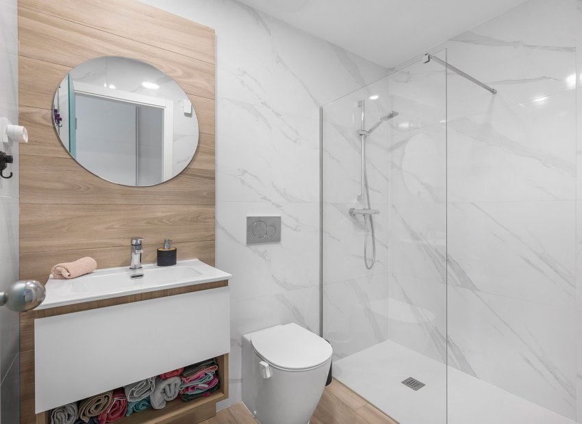 Herverkoop - Geschakelde Villa -
Orihuela Costa - Vistabella Golf