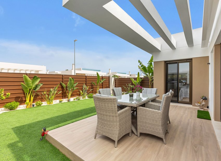 Herverkoop - Geschakelde Villa -
Orihuela Costa - Vistabella Golf