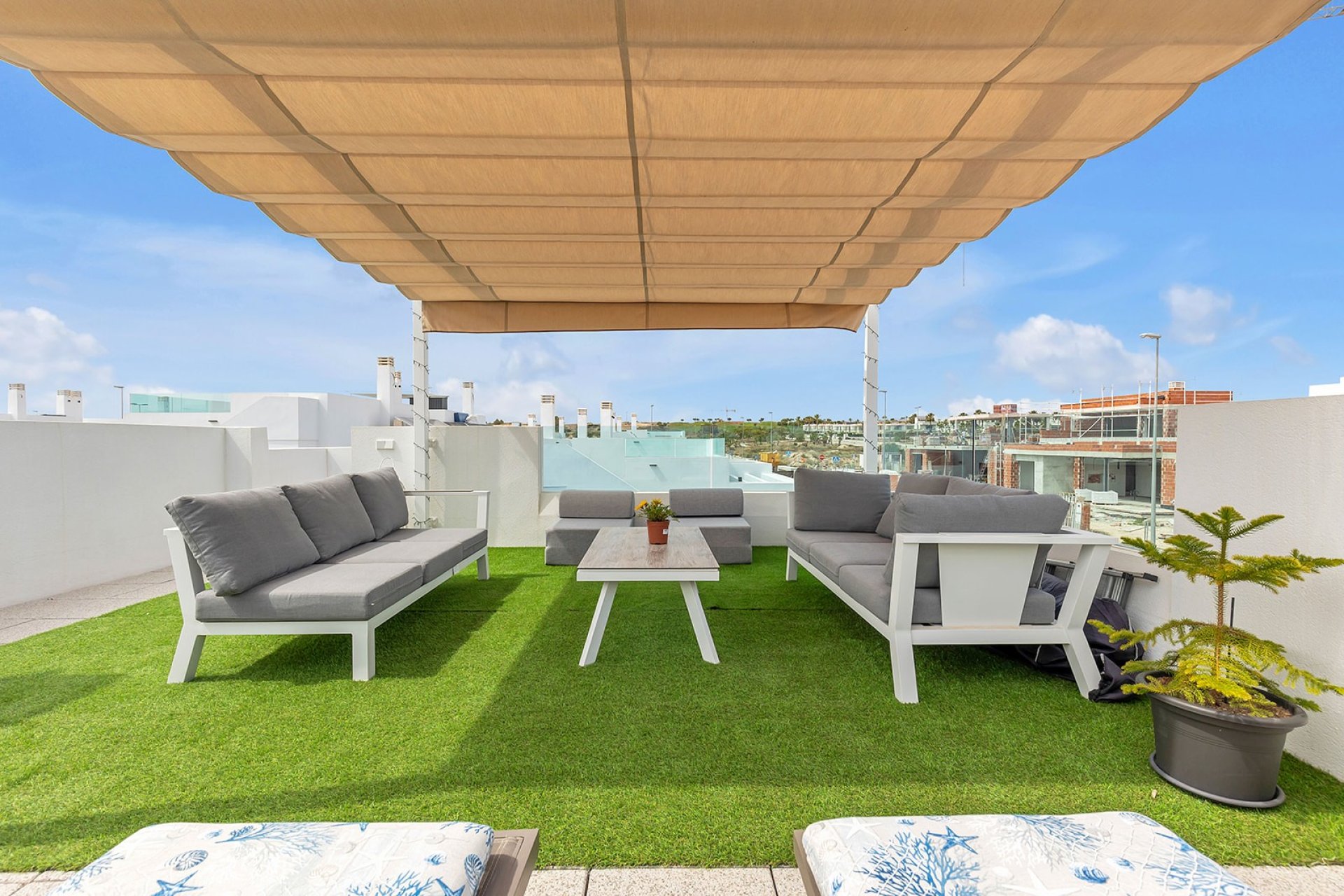 Herverkoop - Geschakelde Villa -
Orihuela Costa - Vistabella Golf