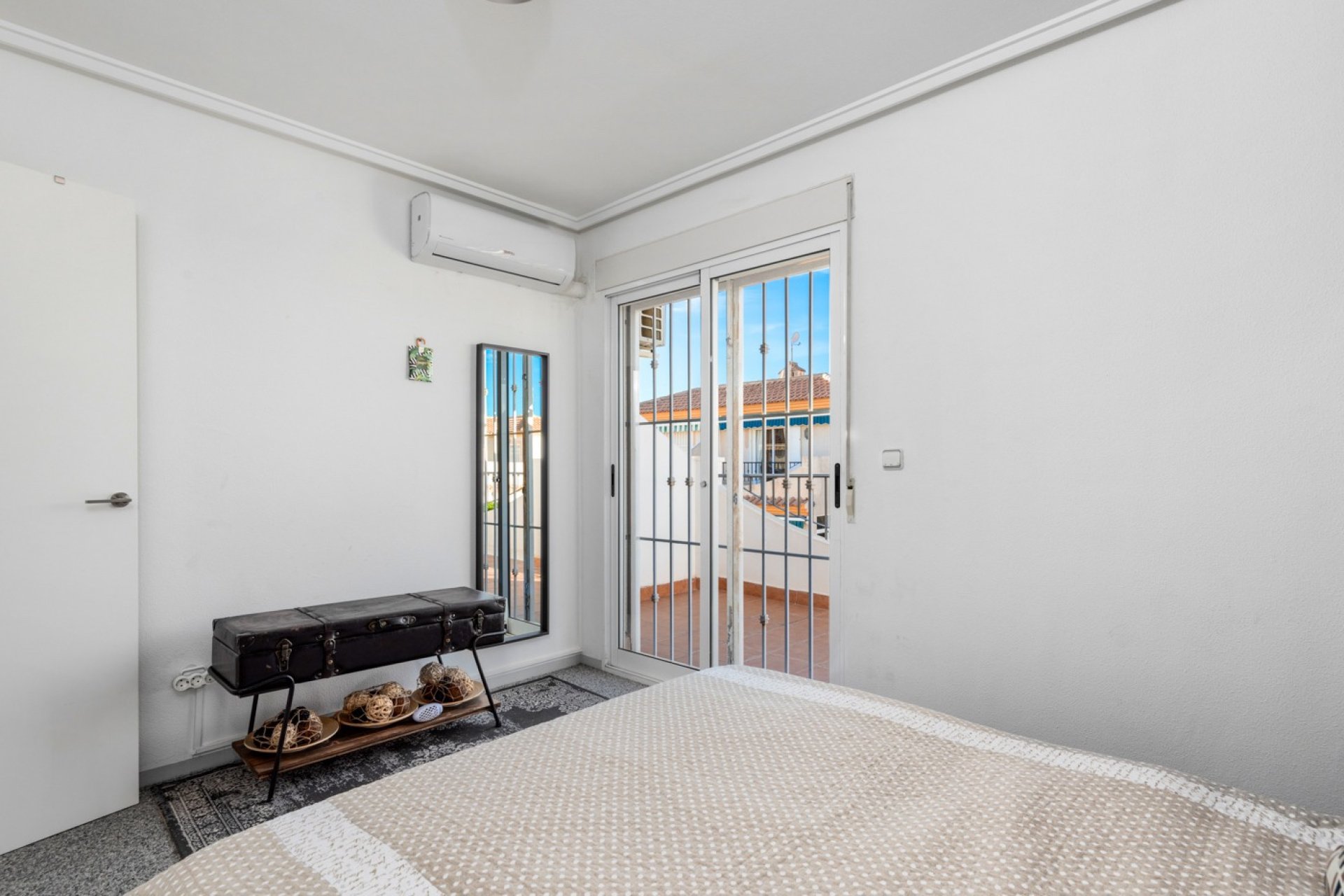 Herverkoop - Geschakelde Villa -
Orihuela Costa