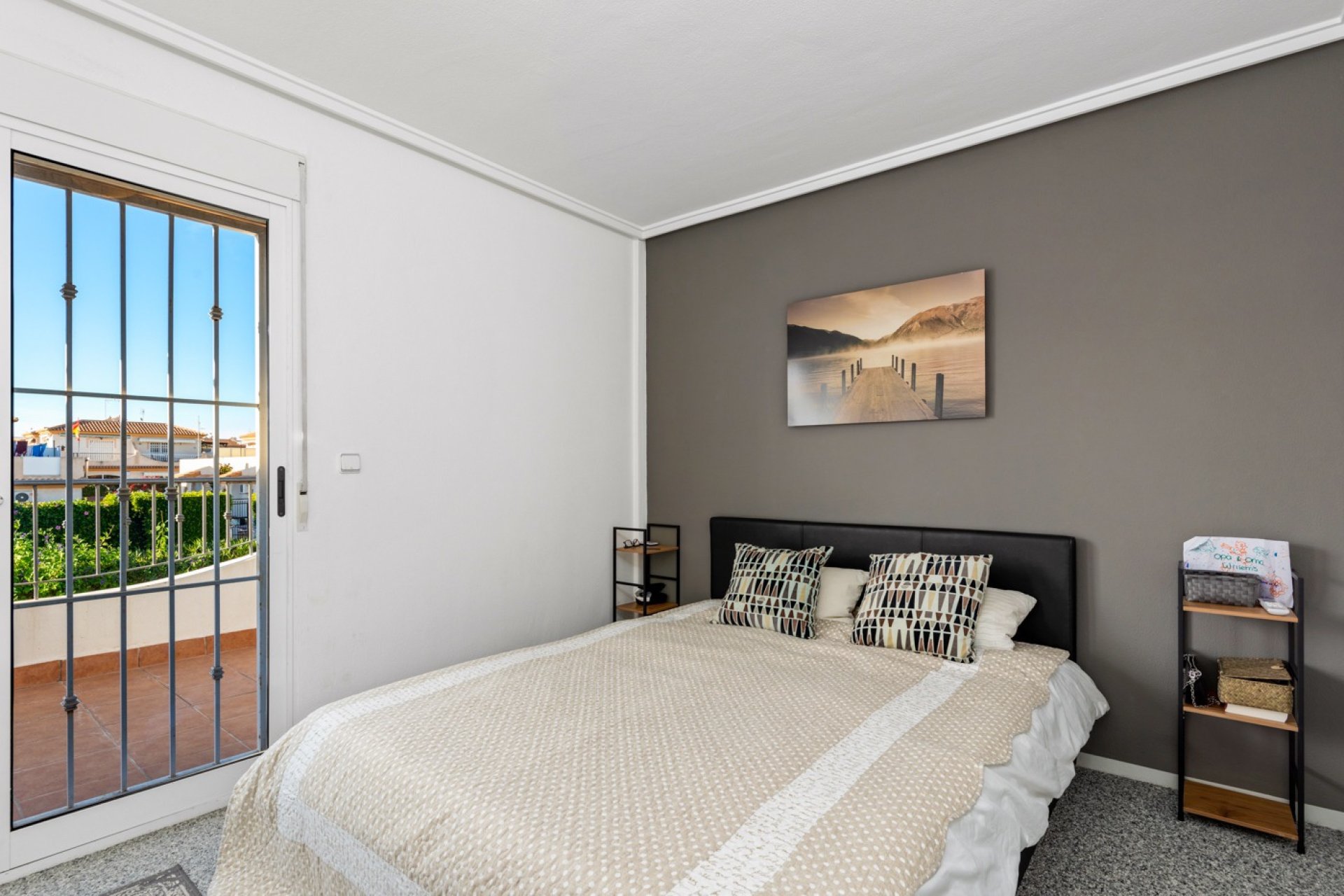 Herverkoop - Geschakelde Villa -
Orihuela Costa