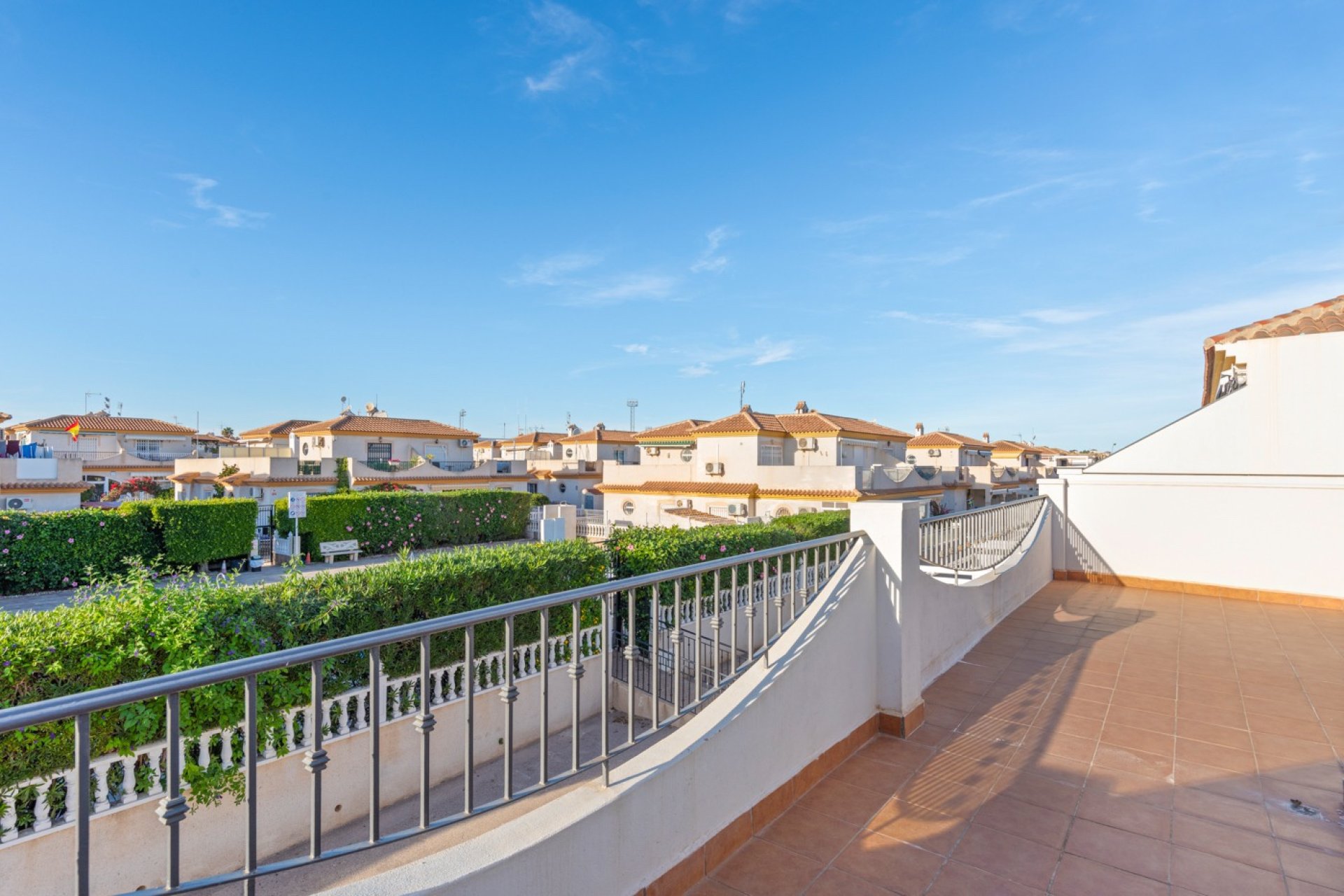 Herverkoop - Geschakelde Villa -
Orihuela Costa