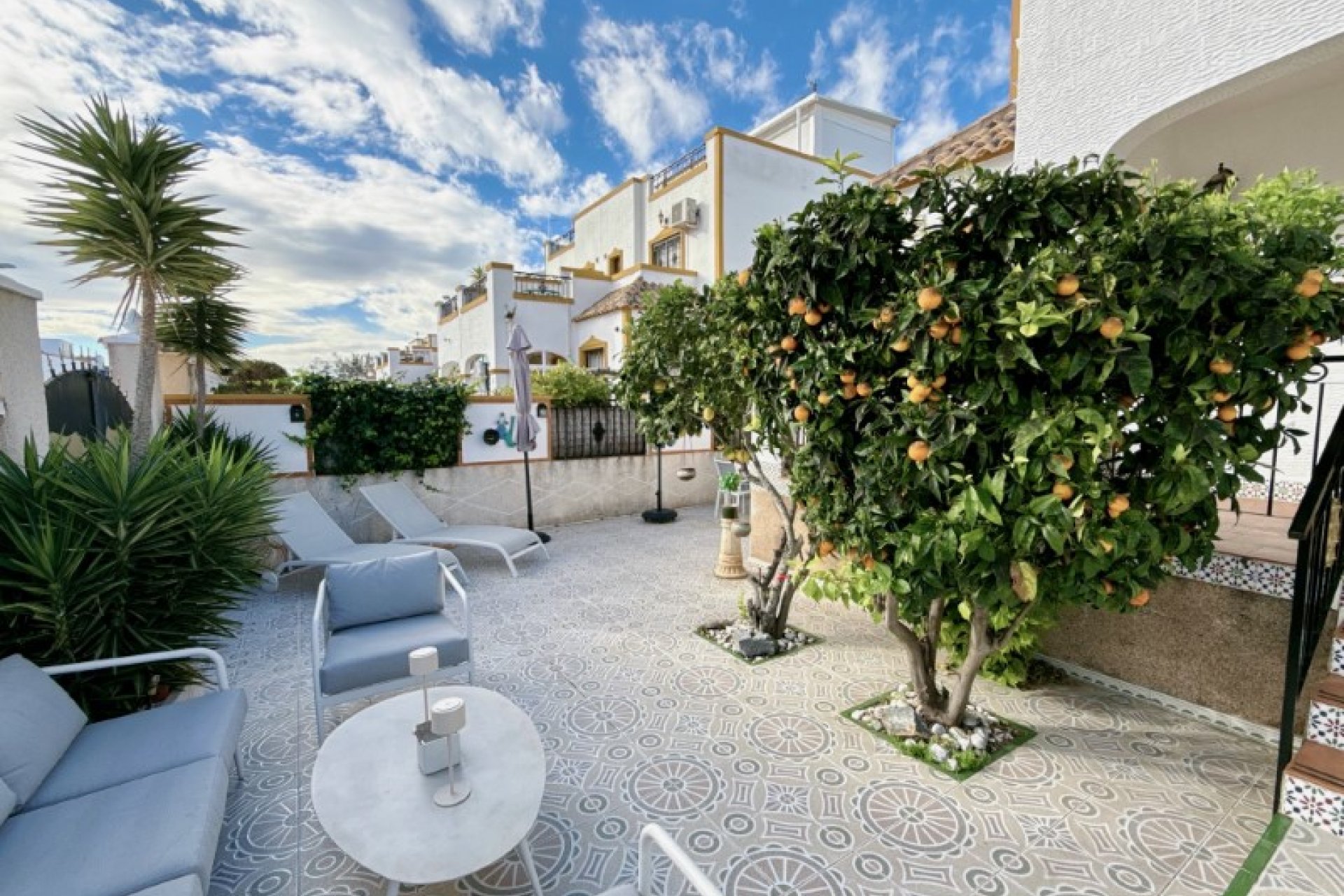 Herverkoop - Geschakelde Villa -
Orihuela - Desamparados - Hurchillo - Torremendo