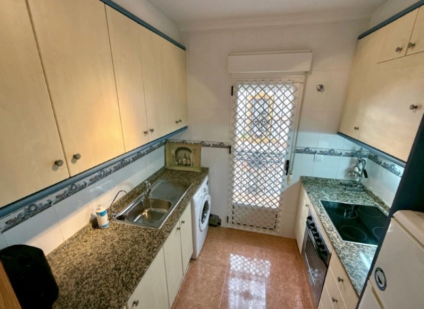 Herverkoop - Geschakelde Villa -
Orihuela - Desamparados - Hurchillo - Torremendo