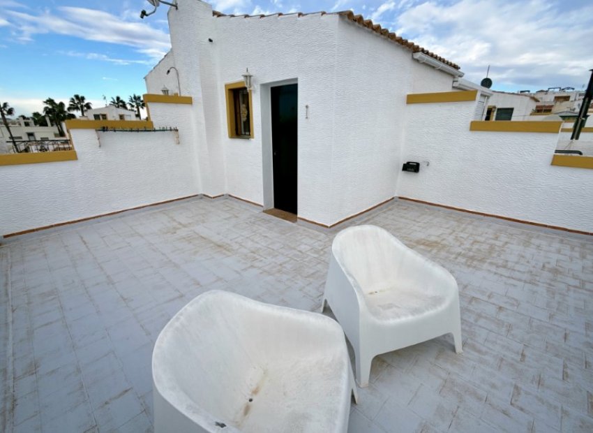 Herverkoop - Geschakelde Villa -
Orihuela - Desamparados - Hurchillo - Torremendo