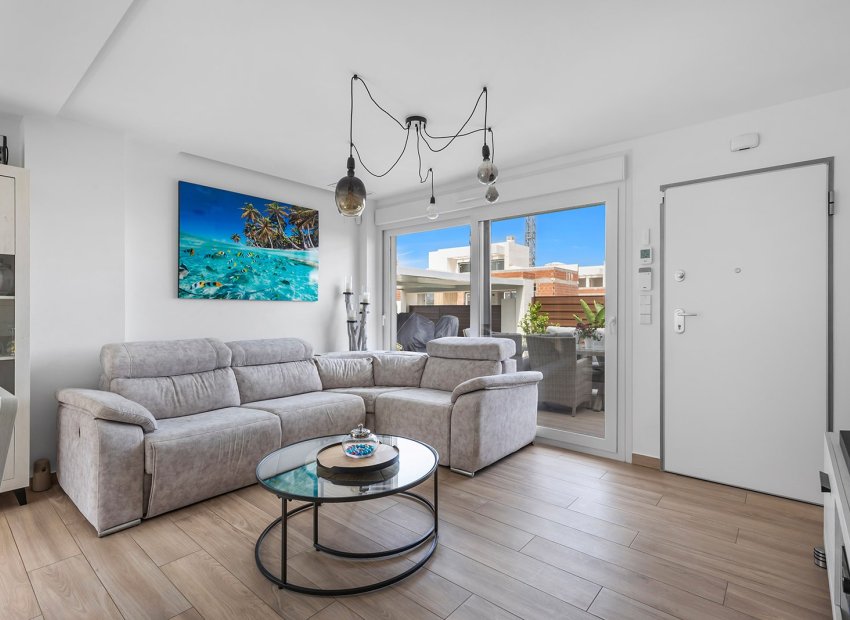 Herverkoop - Geschakelde Villa -
Orihuela - Entre Naranjos Vistabella Golf