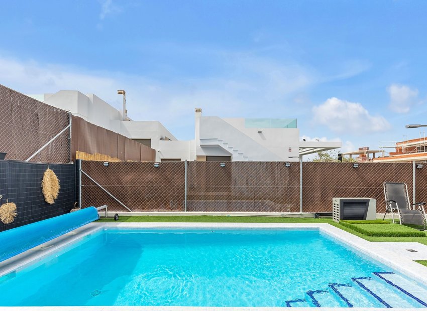 Herverkoop - Geschakelde Villa -
Orihuela - Entre Naranjos Vistabella Golf