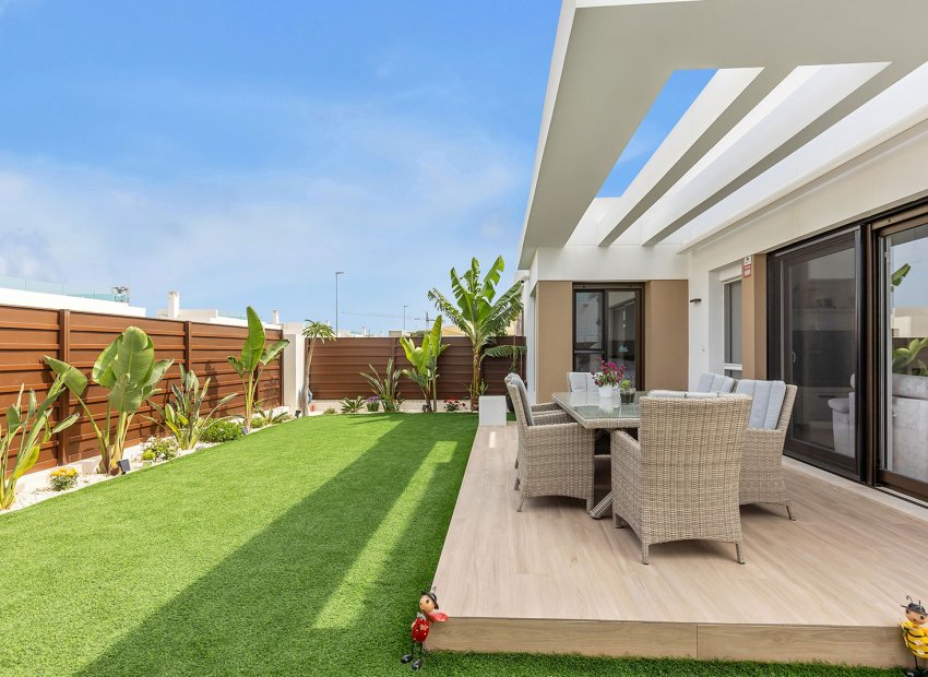 Herverkoop - Geschakelde Villa -
Orihuela - Entre Naranjos - Vistabella