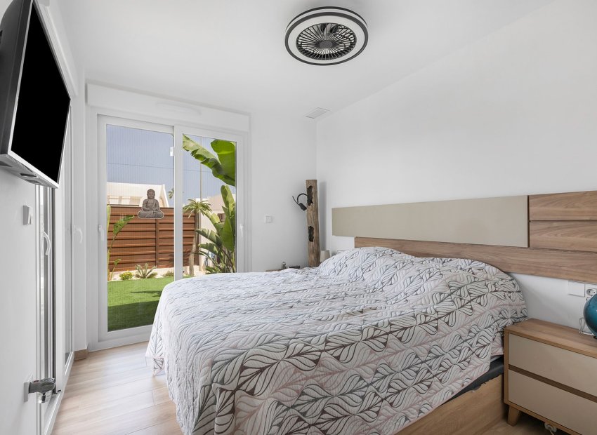 Herverkoop - Geschakelde Villa -
Orihuela - Entre Naranjos - Vistabella