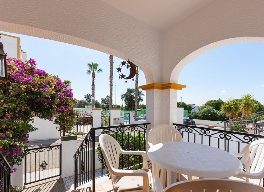 Herverkoop - Geschakelde Villa -
Orihuela - Vistabella Golf