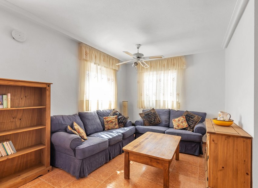 Herverkoop - Geschakelde Villa -
Orihuela - Vistabella Golf