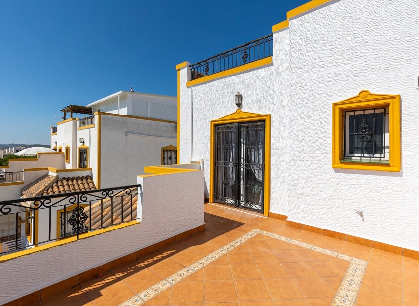 Herverkoop - Geschakelde Villa -
Orihuela - Vistabella Golf