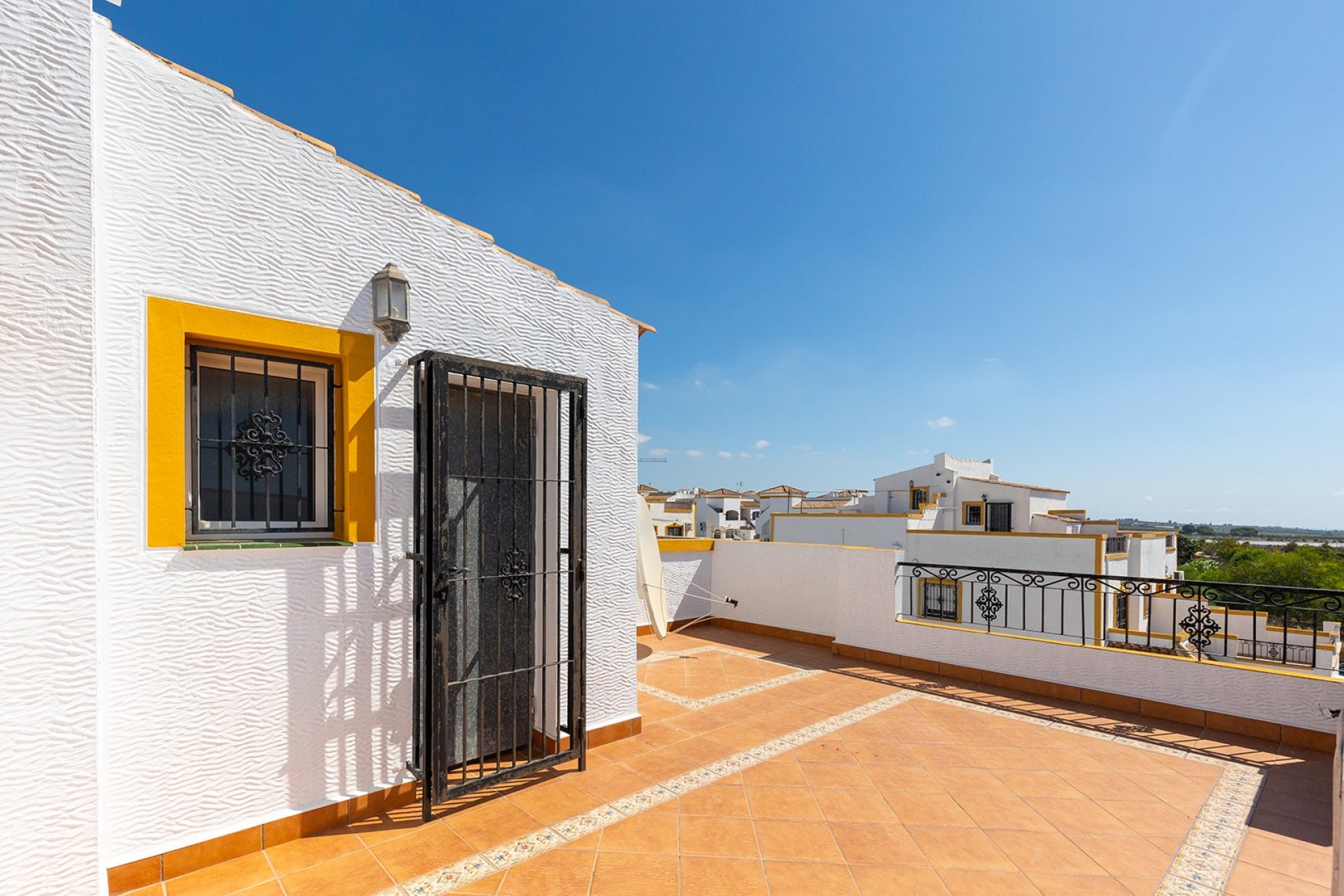 Herverkoop - Geschakelde Villa -
Orihuela - Vistabella Golf