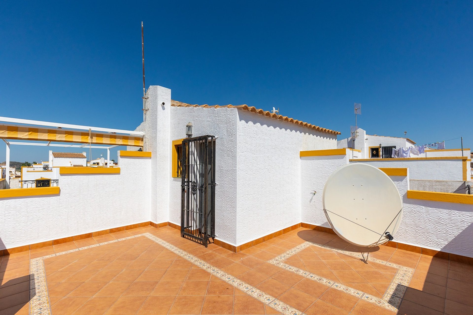 Herverkoop - Geschakelde Villa -
Orihuela - Vistabella Golf