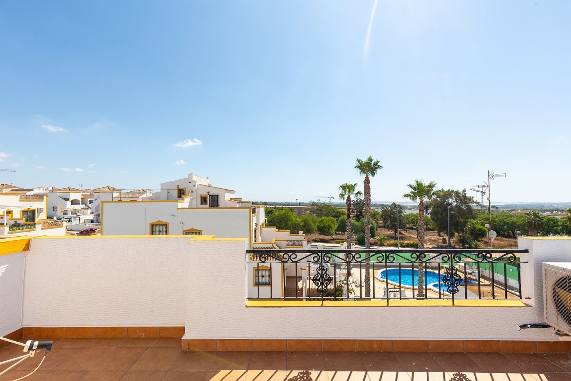 Herverkoop - Geschakelde Villa -
Orihuela - Vistabella Golf
