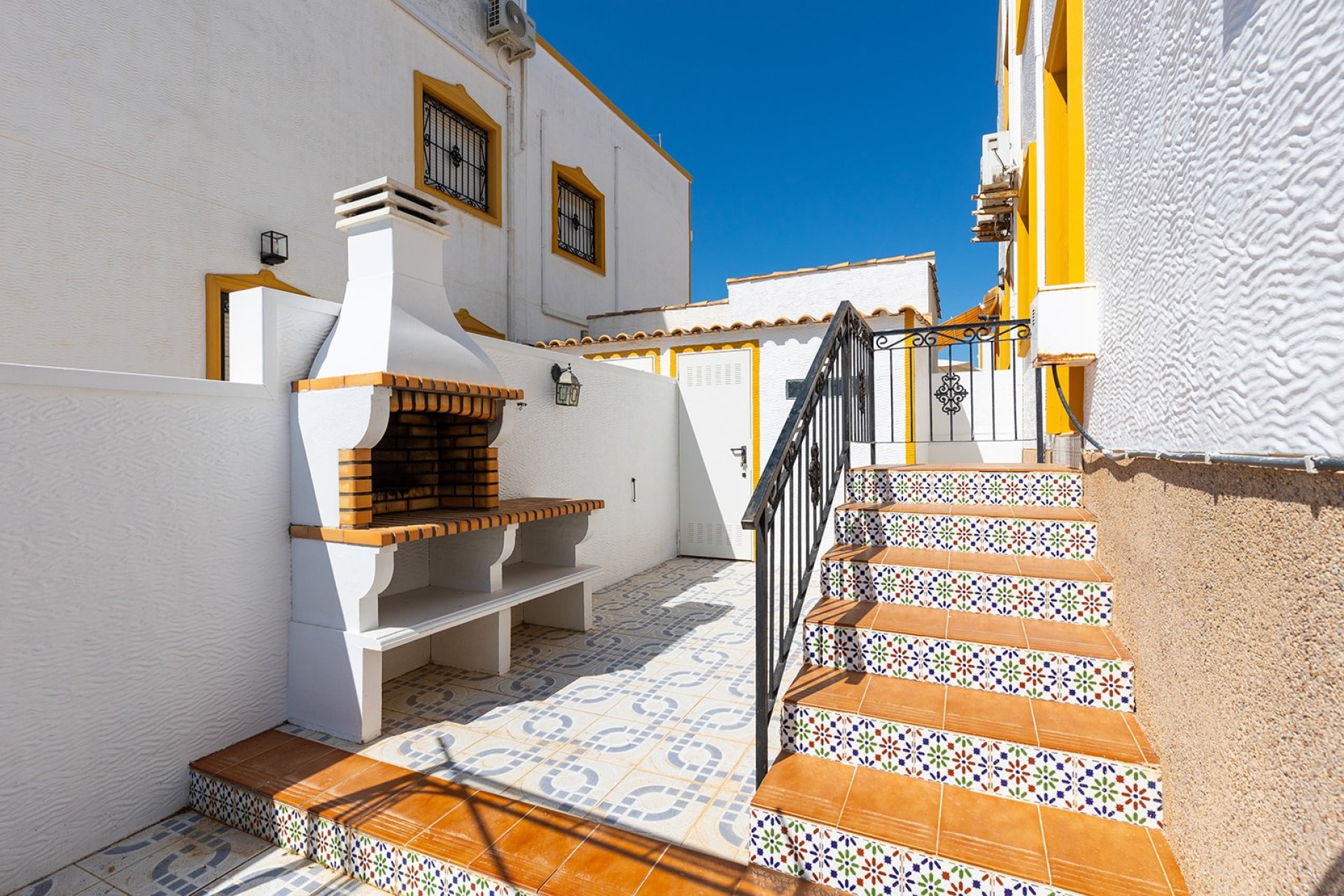 Herverkoop - Geschakelde Villa -
Orihuela - Vistabella Golf